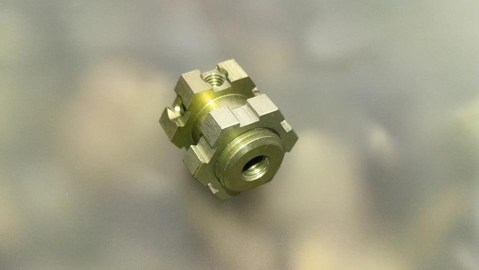 Traxxas Summit 1/10 SLOP STOP Hex Hub 17mm for E-Revo E-Maxx Ultimate HMH Green - Immagine 3 di 4