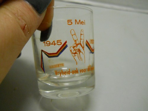Vintage Rynbende 5 Mei Finger Peace Sign 1945-1970 Shot Clear Glass set of 2 - Picture 2 of 12