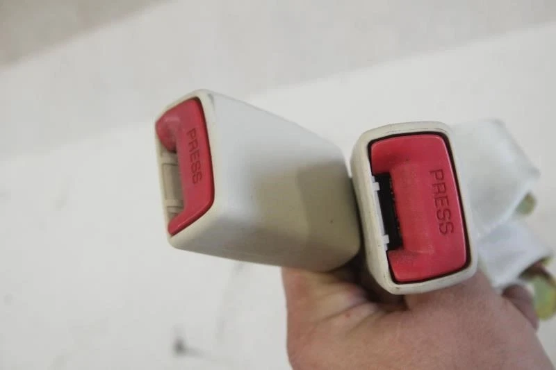 Lexus SC430 2002 2003 2004 2005 2006 2007 2008 HEBILLAS CINTURÓN SEGURIDAD TRASERO LA00 CRUDO Foto 4 de 4