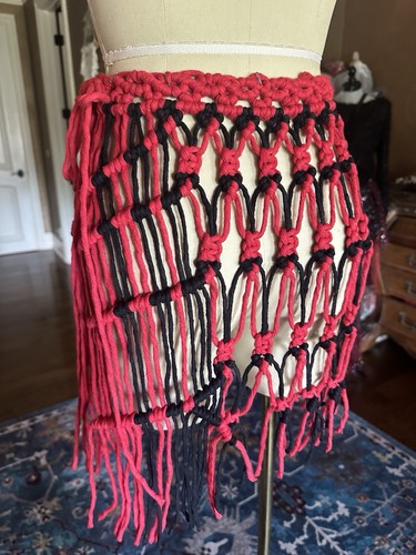 Original GoodVibeGoda Handmade Makramee Seil Minirock Rot Schwarz - Bild 8 von 10