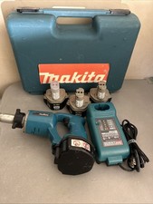 Makita Concrete Vibrator VR251D / 4ft Cordles...