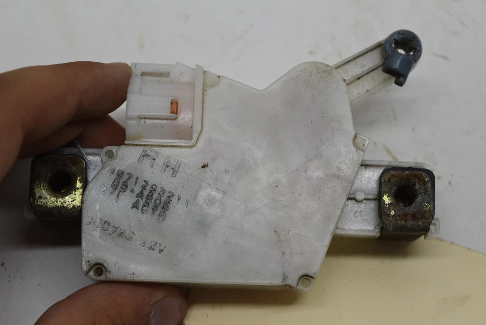 Actuador de cerradura eléctrica de puerta para Isuzu Trooper 1996 1999 delantero derecho 1997 1998 Foto 4 de 4