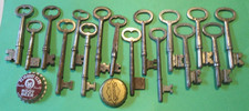 LOT OF 15 VINTAGE SKELETON KEYS DOOR HOUSE ALL REAL NO FAKE MORE LISTED WUE15T