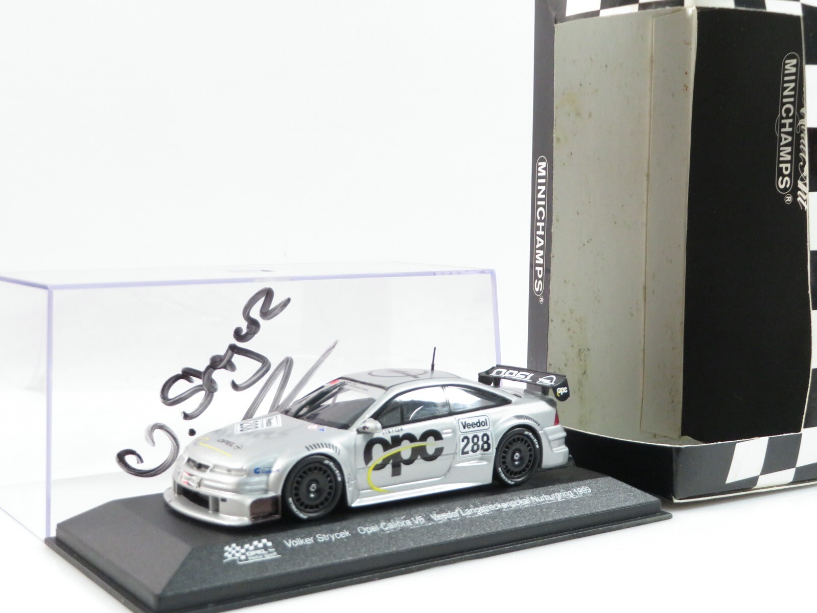 Foto 1 di 8