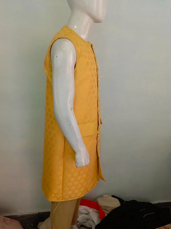 Nuevo abrigo levita victoriano de lana de caballero marrón del siglo XVIII para hombre y chaleco dorado Foto 3 de 4