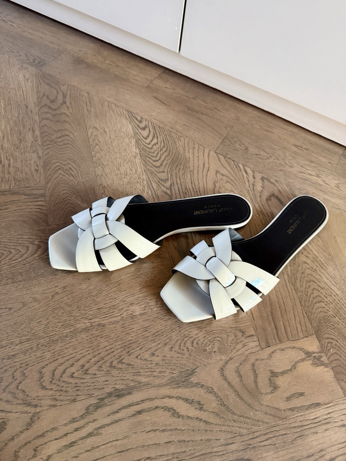 Stunning Saint Laurent Tribute Sandals In Ivory Cream Patent Size 41 Excellent