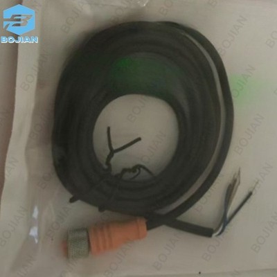 1PCS NEW IFM door proximity switch sensor cable EVC001 *rr
