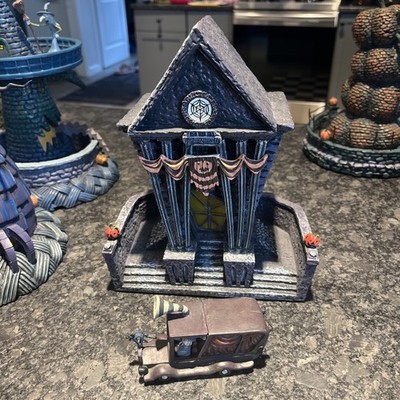 Nightmare Before Christmas - Town Hall & Mayor s Car