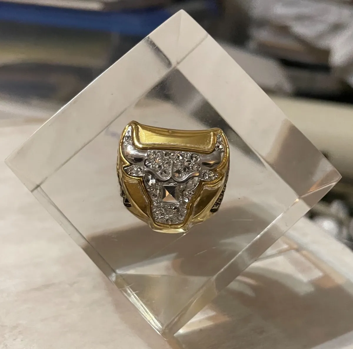 Sold at Auction: Michael Jordan Replica Championship Ring Set Memorabilia