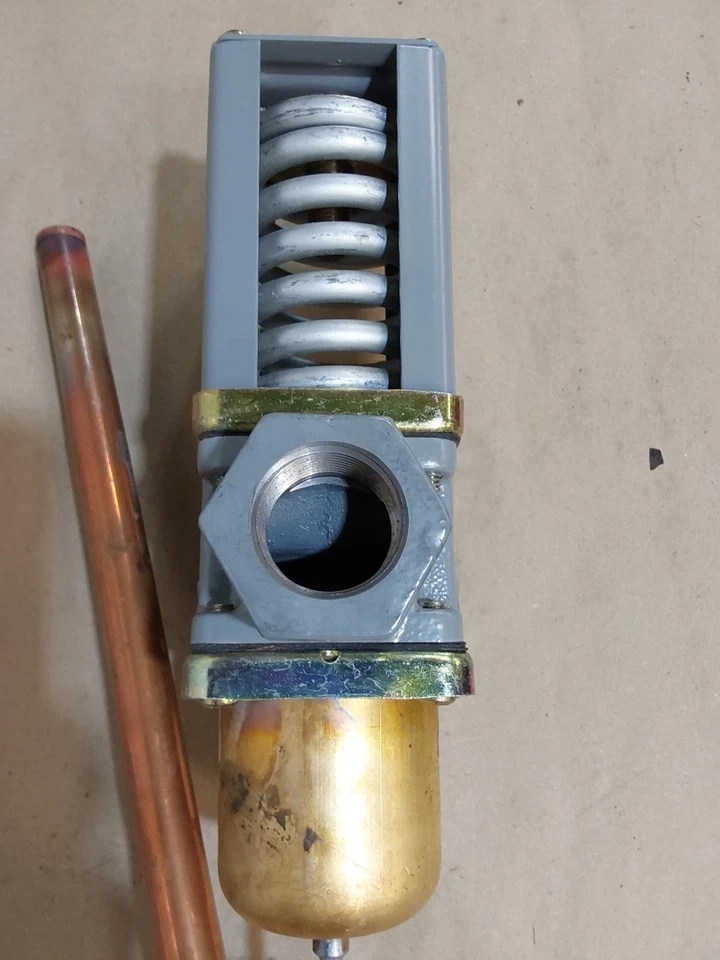 JOHNSON CONTROL V47AD-1C 1" WATER REGULATING VALVE Temperature Actuated - Image 4 of 4