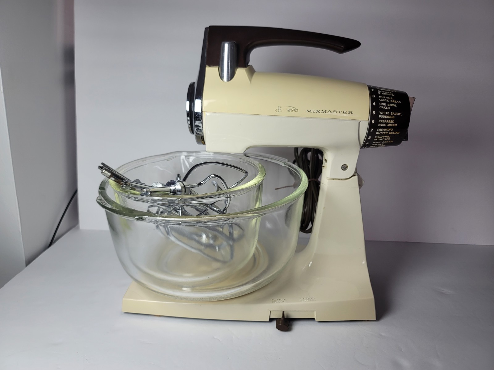 Vintage Sunbeam Mixmaster Cream 12 Speed Stand Mixer 2 Bowls & Beaters Works