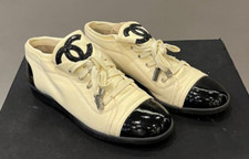 CHANEL ECRU LEATHER SHOES SNEAKERS BLACK CAP-TOE 'CHANEL' LOGO FR 37,5