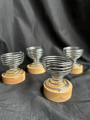 4er Set Eierbecher Spiral Metall & Holzsockel Skandinavisch Minimalistisch Ware Chrom