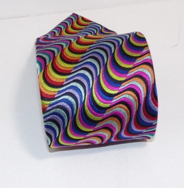 LAWRENCE IVEY, WOW!! IMPRESIONANTE CORBATA NEÓN MULTICOLOR FORMA CURVA. Foto 3 de 4