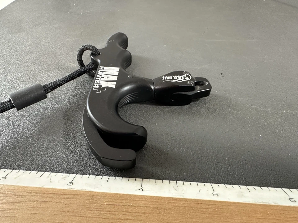 TruBall - Max Hunter Plus - 3 Finger - Thumb Release - w/ Lanyard - Black - Image 2 of 4