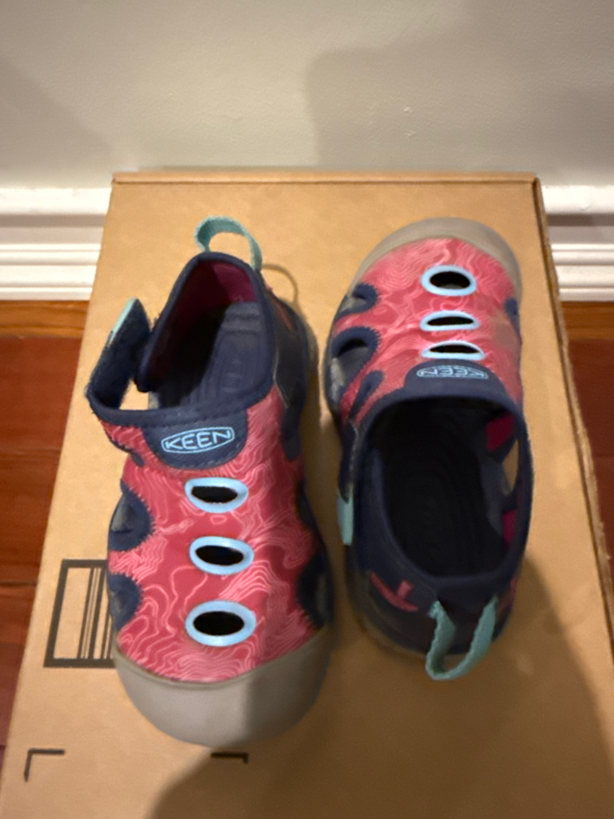 Sandali da acqua KEEN unisex bambino Stingray punta chiusa taglia 9 bambino usati