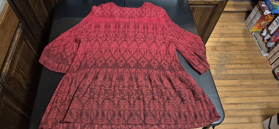 Damas Talla 2X (22/24W) Maggie Barnes para Catherine's Top Rojo Foto 2 de 4