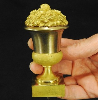 VASE MEDICIS FLEURS PENDULE HORLOGE BRONZE DORE EPOQUE EMPIRE 19 eme SIECLE