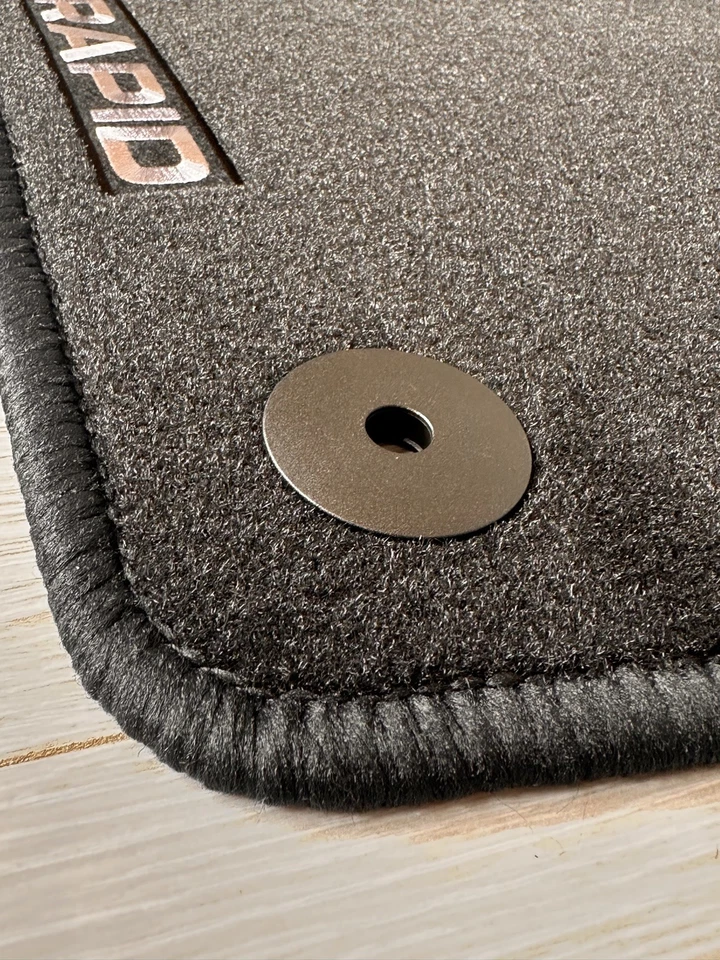 Juego de alfombrillas ŠKODA RAPID NH LHD 5JB061404E NUEVAS GENUINAS Foto 4 de 4