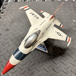 USAF General Dymanics F 16 Falcon Thunderbirds Desk Top Model Airplane Military