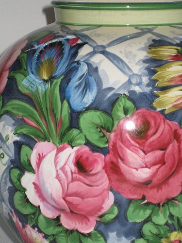 Hand Painted Royal Bonn Vase, Germany – Roses, Tulips - Blue Trellis, Signed - Picture 24 of 24