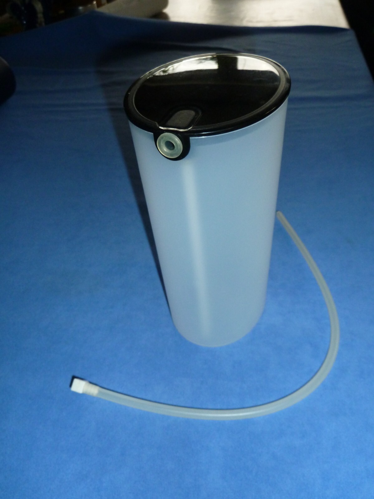 externer Milchbehälter mit Schlauch Milchtank Zubehör von Nivona Kaffeeautomat