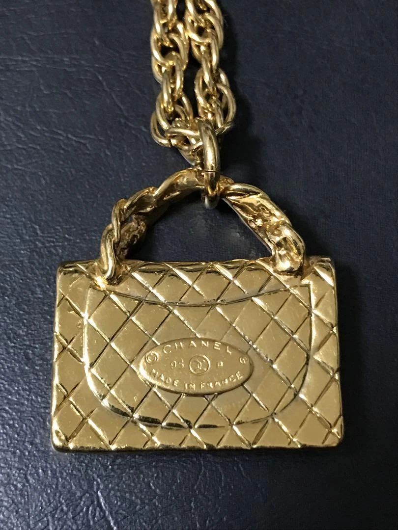 Collana trapuntata Chanel 43 cm catena borsa motivo ciondolo H3 2xW3 cm accessorio donna
