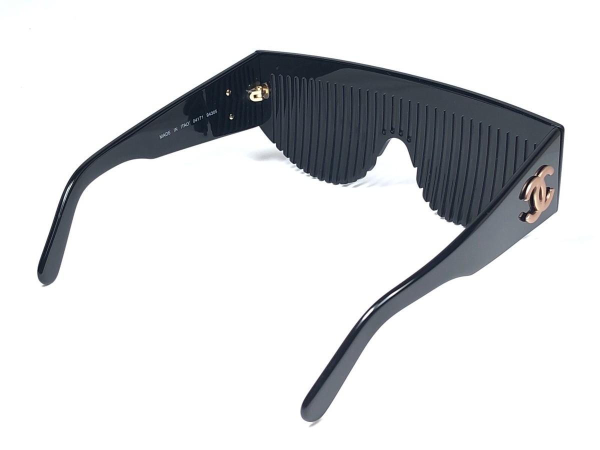 CHANEL　　VINTAGE　made in ITALY NEW VINTAGE RARE CHANEL 1990'S RUNWAY COMB BLACK FRAME MADE