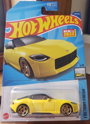 Hot Wheels~NISSAN Z PROTO~Factory Fresh 5/10~ yellow~New!!!   