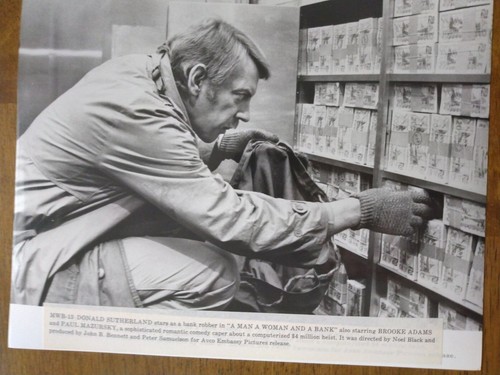 a man a woman and a bank 1979 movie presskit vg 23 stills donald sutherland - Picture 11 of 15