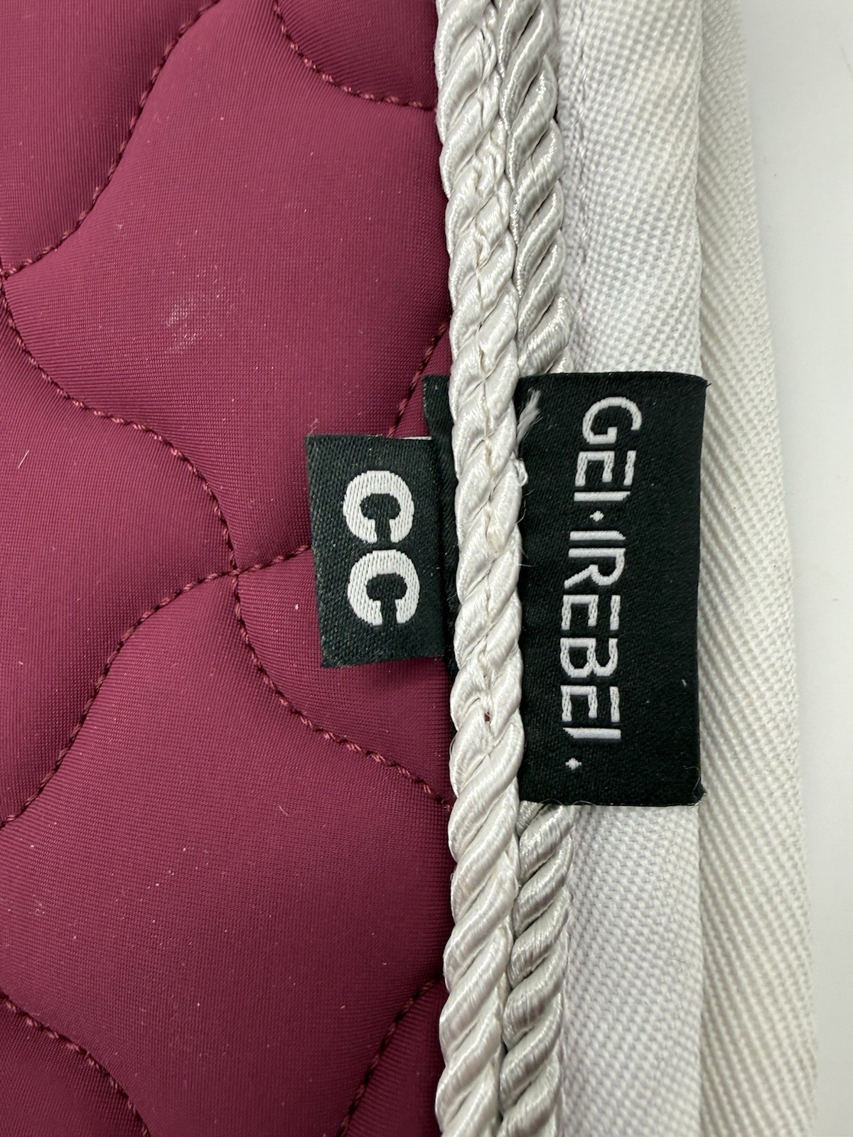 GemRebel Close Non-Slip English Horse Saddle Pad Moisture-Wicking Shock Absorb