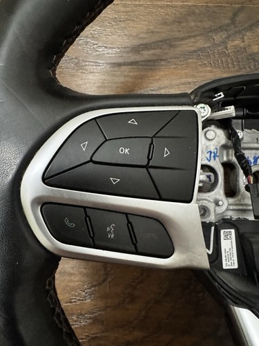Used 2017-2020 CHRYSLER PACIFICA STEERING WHEEL W/ SWITCH BUTTON BLACK heated - Picture 3 of 7