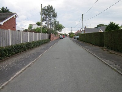 Foto A2 Aspen Grove, Saughall Aspen Grove ist eine Durchgangsstraße von Herm c2012