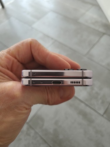 Samsung Galaxy Z Flip5 SM-F731B - 512GB - Lavender Usato - Foto 13 di 22