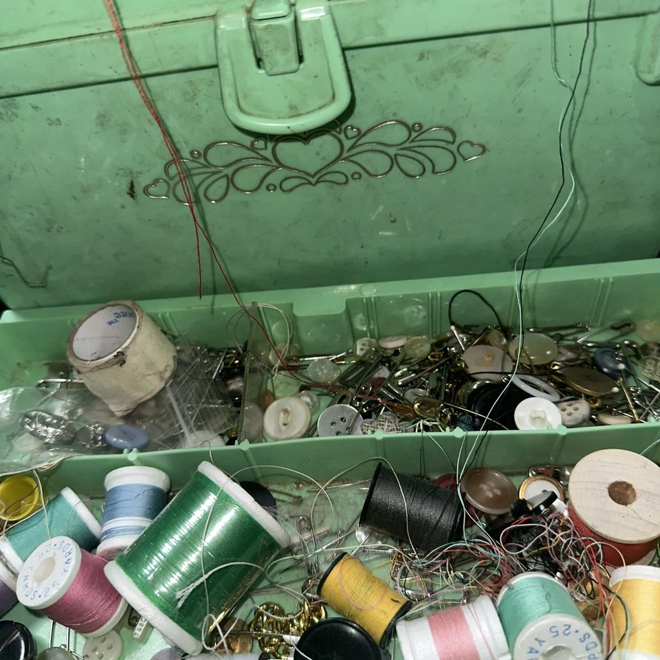 Caja de Costura Acrílico Plástico Wilson Años 60 De Colección, Botones Cargados Hilo Nociones M3 Foto 3 de 4