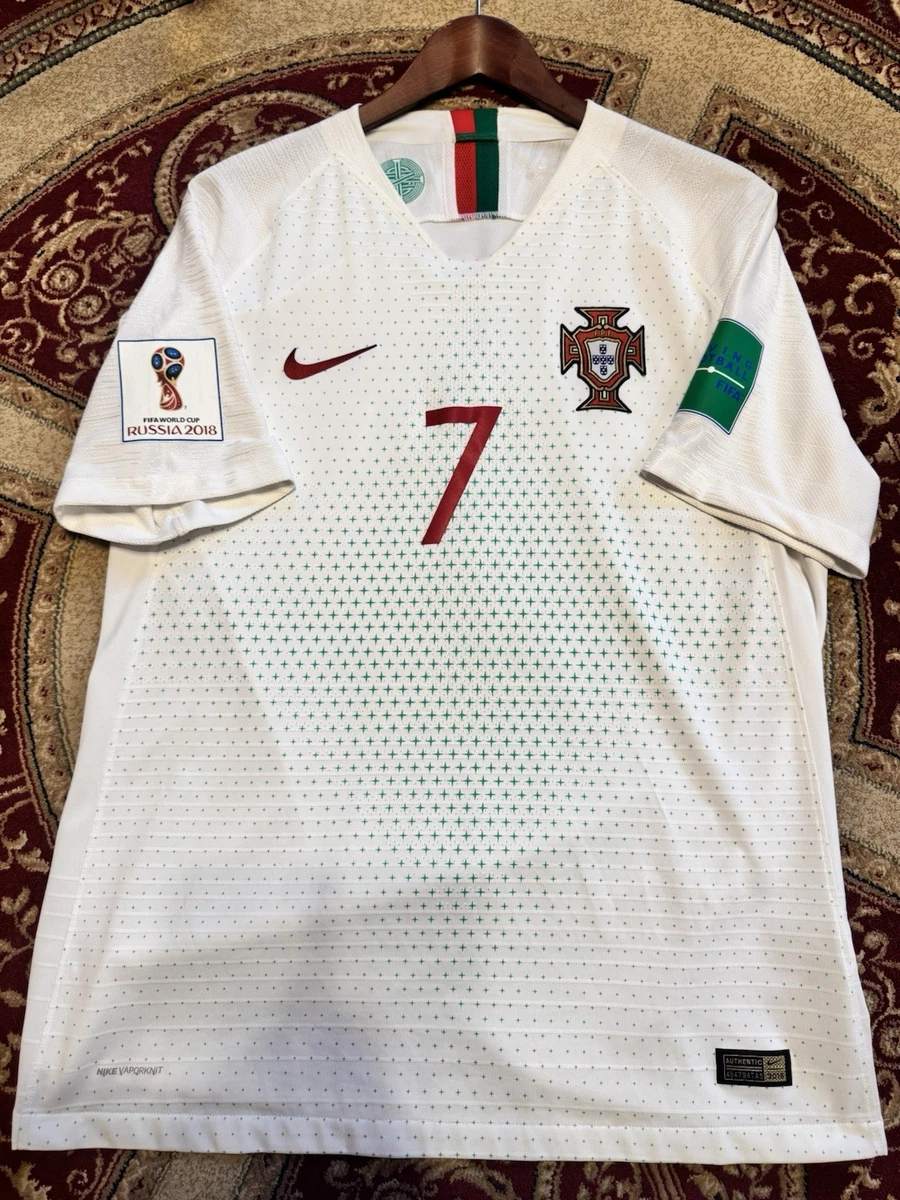 Preços baixos em Nike Cristiano Ronaldo National Team Camisas de