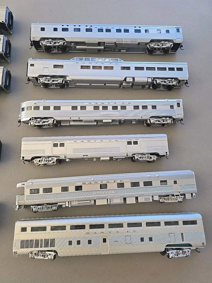 Walthers HO Santa Fe Super Chief, Coach, Baggage, Slumbercoach Lot Of 12 - Image 3 of 4