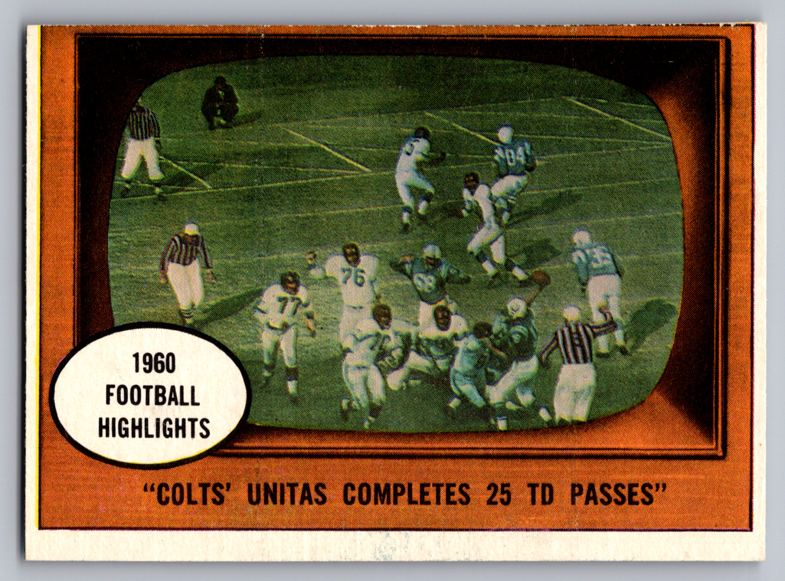 1961 TOPPS #57 COLTS' JOHNNY UNITAS COMPLETES 25 TD PASSES