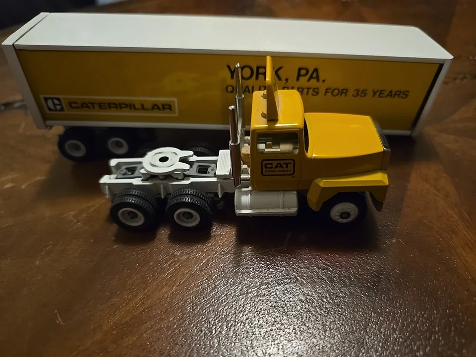 Semi Truck CAT LE 1953-1988 - Image 2 of 4