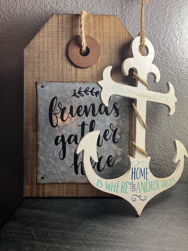 home decor wall art two pieces lightweight easy to hang and good condition