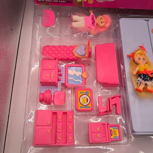 Vtg Flatsy Doll Play Set Folding Playhouse Pocketbook 13107 w/ 2 Extra Figures - Picture 2 of 21