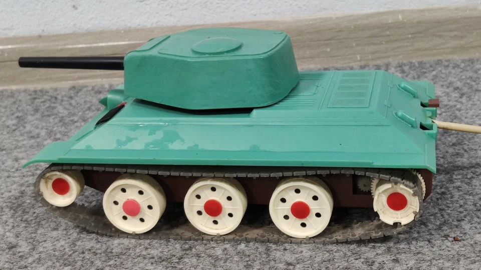 Vintage USSR Military Tank Remote Controlled Battery Operated Plastic Toy. - Image 3 of 4