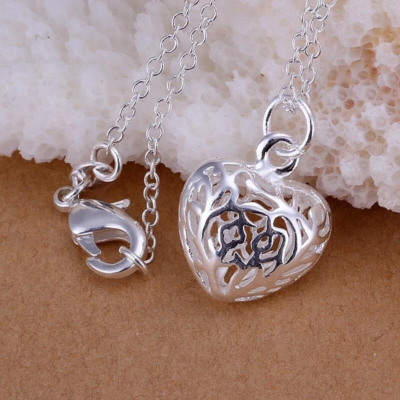 COLLANA CIONDOLO CUORE PLACCATO IN ARGENTO 925 CON INCISIONE A FORMA DI ROSA - Immagine 2 di 3