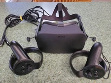 Oculus Rift CV1 Headset, 2 Touch Controllers, Face Plate, Earphones, Data Cable