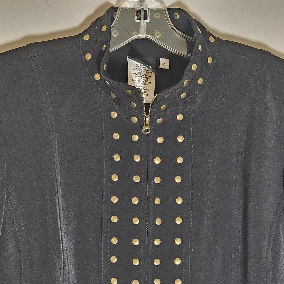 Chaqueta Sharon Young para mujer 4 negra dorada tachonada cremallera frontal cuello alto 9200J-37 Foto 2 de 4