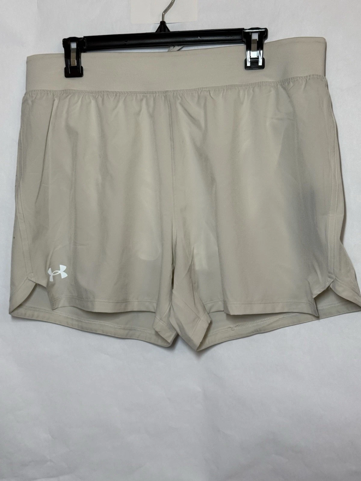 New Under Armour UA SpeedPocket 5” Running Shorts Mens XL White Clay 1383266 111
Opens in a new wind