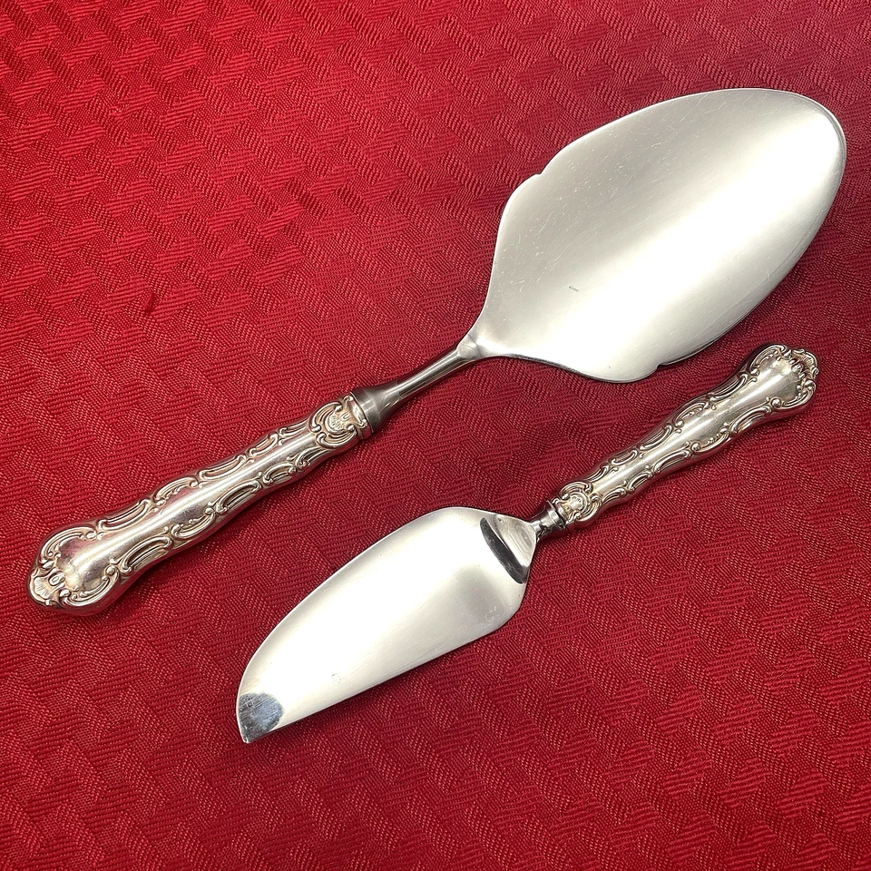 JUEGO DE 2 SERVIDORES DE PASTELES Y QUESOS GORHAM "ESTRASBURGO" DE COLECCIÓN Foto 2 de 4