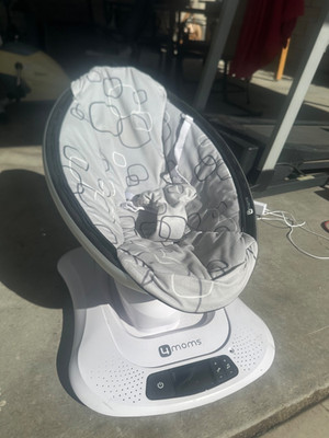 4moms mamaRoo 4 Multi Motion Infant baby Swing Bluetooth App Control  -Excellent