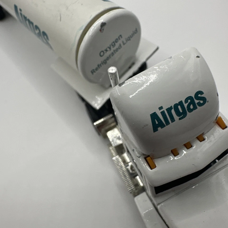 Winross Airgas Oxygen Refrigerated Liquid Semi Truck 1:64 Loose - Image 3 of 4