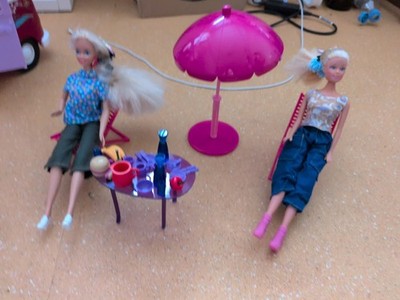Simba Toys Puppe mit Steffi Camp und Eine Barbie Puppe 